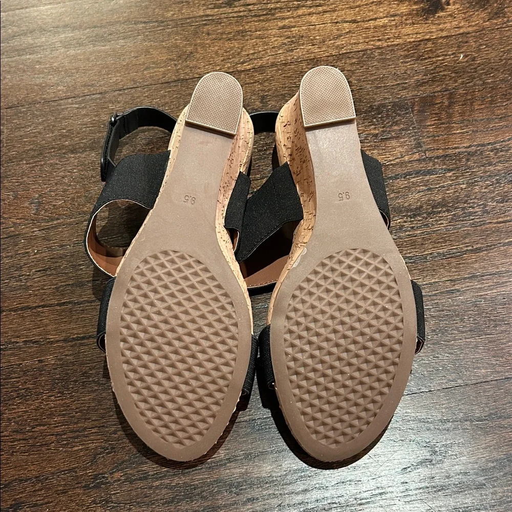 Aerosoles Women’s Black and Tan Wedge Sandals Size 9.5